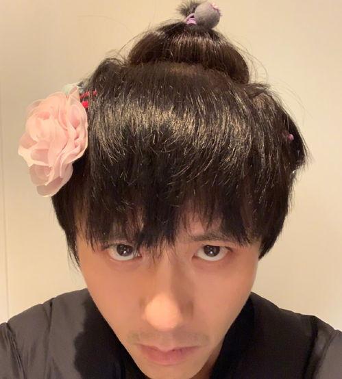 小花妹妹吃瓜